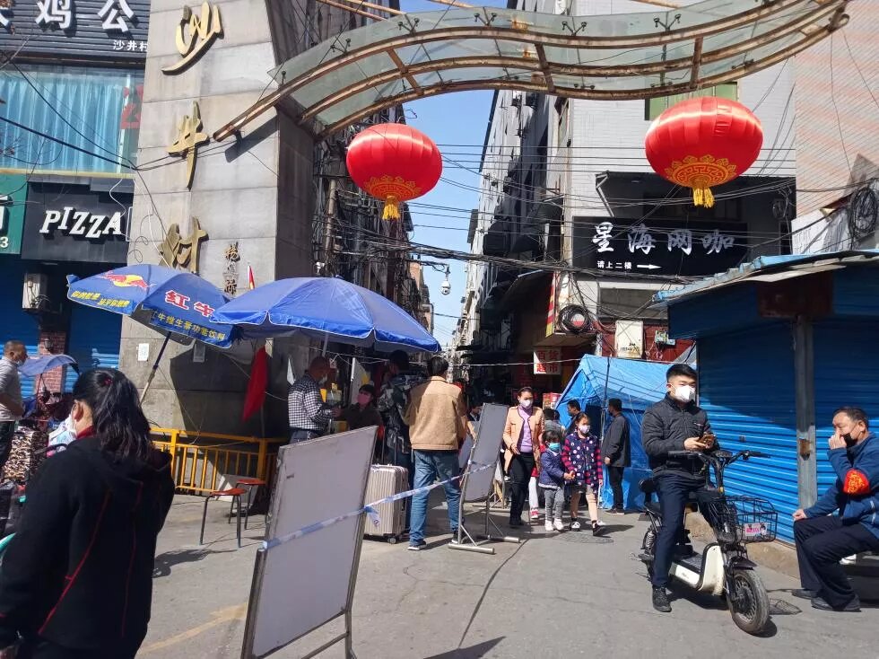 Green means go: A neighborhood in Xi'an, China, regulates access with the Health Code app