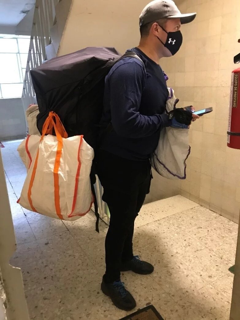 A typical Amazon´s foot-delivery worker in Mexico City